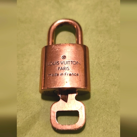 Louis Vuitton Lock and Key No 302 Made in France - Picture 6 of 6